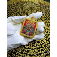 紮基拉姆純手繪唐卡雙面吊墜 稀有凸金題材 立體工藝 礦物顏料, 如圖所示, 1個