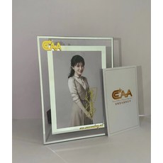 周濤簽名照附證書禮盒, 2, 樣式