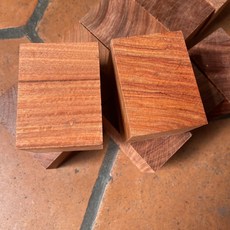 小葉紫檀木塊 原木木塊 木鵰 DIY紅木方塊印章 原木塊 增高木板 長正方形木塊 木頭增高墊 木方 實木木塊, 1個, 7*5*5二塊