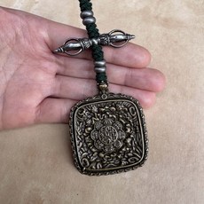 藏傳九宮八卦牌吊墜 蓮師九宮牌掛件 老黃銅飾品, 如圖所示, 1個