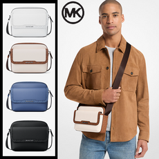 마이클코어스 쿠퍼 페블레더 미디움 카메라 크로스바디백