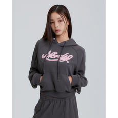 브랜드정품 널디 NDY 우먼스 컬시브 로고 크롭 풀오버 후디 (오트밀차콜라이트블루) 233375