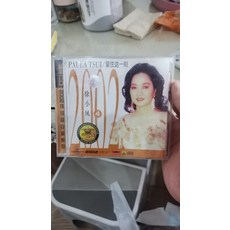 UNIVERSAL 徐小鳳 留住這一刻 2002 CD, 1個