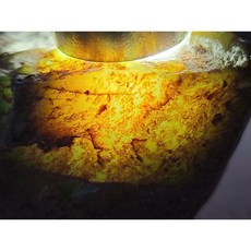 瓜地馬拉翡翠原石 賭石料 脫砂發黑 冰種質地 158克 可製牌子戒面, 1個