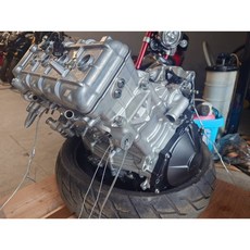 cbr1000rrr 引擎, 1個