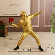 수지 동상 조각 Banksy 꽃 던지기 폭격기 홈 인테리어 액세서리 현대 장식품 입상 소장품, 01 C
