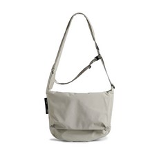 多功能斜背包 防水耐磨 多重收納, bitplay Essential隨行郵差包6.5L-柔沙灰