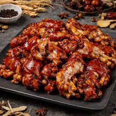 [재구매율1위] 미니 족발 한방 프리미엄 돼지족발 앞다리 디아머스, 2개, 650g