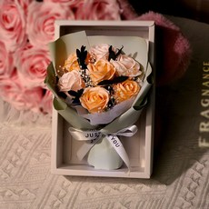 【台灣出貨】 7朵玫瑰香皂花束透明禮盒 小禮盒花束 婚禮小物 求婚告白 畢業花束 永生花 香皂花 驚喜浪漫, 1個, 【七朵玫瑰小花束_香檳】