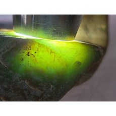 七彩翡翠 瓜地馬拉危料原石 脫砂發黑 冰種翡翠 牌子戒面料 246g, 1個