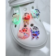 [윈썸] LED 야광 불빛 까까머리 신짱 일상 못말리는 친구들 캐릭터 신발꾸미기 신꾸 실내화 (5P)