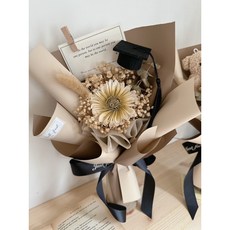 畢業熊花束 玫瑰花 花束 乾燥花 生日禮物 畢業花束 情人節 母親節 送禮, 奶茶小雛菊(贈牛皮紙袋)