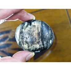 §能量礦石§ 印尼隕石河川滾石拋光，火山玻璃，黑隕石，能量淨化，居家擺飾，提升氣場