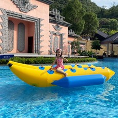 어린이 야외 물놀이 워터 파크 장비 풍선 트램폴린 대형 바다 공 시소 장난감, 물 위에 두껍게 된 바나나 보트 8 명의 2 열