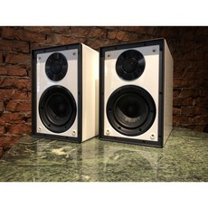 沐耳 英國精品 Cyrus Linear One 兩音路書架式喇叭 (白/黑) 含60公分喇叭架組合