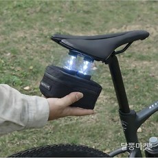 자석식 자전거 안장 가방 방수 새들백 후미등 겸용, 0.66L, 1개, 블랙 (브레이크 감지 후미등 포함)