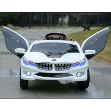 2.4G雙驅馬達遙控電動童車，寶馬授權兒童電動汽車，生日禮物首選, 1個