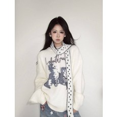 貓咪印花毛衣搭配點點圍巾