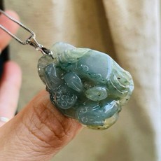 天然A貨翡翠冰膠危藍灑金八方來財玉墜，手工雕刻可愛小螃蟹，冰透膠感底妝，碎藍花點綴，招財納福, 1個