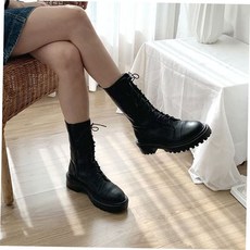 캐주얼 워커 디테일로 완성된 레이스업 레이스업부츠 5FWY 트렌디부츠