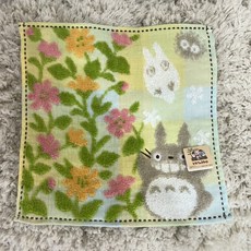 現貨供應 日本 魔女宅急便 角落生物 史努比 龍貓 豆豆龍 神隱少女 嚕嚕米 無臉男 煤煤炭 刺繡 隨身 手帕, 1個, 豆豆龍-花園