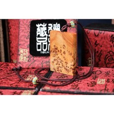 TIBUKKYO台灣德榕藏品 太行崖柏平安無事牌吊墜 高油滿瘤疤 有香味的木頭 平安守護, 1個