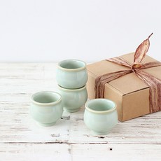 青瓷燒酒杯, 4個