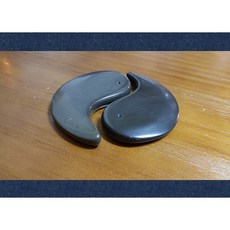 AA4 砭石太極按摩器一對組，天然泗濱玄黃砭石刮痧板，臉部經絡按摩，舒緩疲勞，改善睡眠, 1個