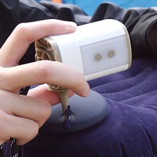 마이크로 휴대용 에어펌프 LED 랜턴 겸용 캠핑 백패킹 여행용 물놀이 튜브 무선 공기주입기 자동펌프, 1개, 상세페이지 참조