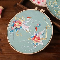 刺繡手工DIY材料包 古風漢服團扇 網紅刺繡初學材料包 生日禮物, 1個, 鶴與桃花,方框【材質包 輔助繡繃】