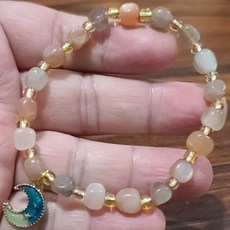 橙月光石骨幹月光石手鍊，隨形設計款天然水晶手環，增添優雅氣質，提升個人魅力