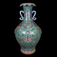 《博古珍藏》清嘉慶．松石綠地洋彩穿花螭龍紋如意萬代耳雲口瓶．早期收藏．老件文物．花瓶瓷器．附錦盒．底價回饋