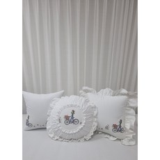 천연소재 광목산책하는소녀자수 쿠션커버 사각 /원 쿠션