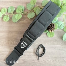 老羊樂器 超厚柔軟海綿 貝斯吉他背帶 純黑色 加厚加寬 升級款, 1個, 一入