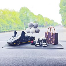 汽車擺件新款可愛模型中控臺個性創意網紅車載車內輕奢品裝飾大全, 蘭博+包包+灰白球+黑墊+黑白AJ, 1個