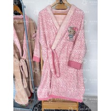 桃園出貨ing 秋冬珊瑚絨豹紋kitty印花浴袍長款抹胸可穿浴巾浴裙雙肩帶吊帶浴巾浴袍成人學生浴袍, 粉色浴袍, 1個