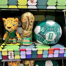 FIFA 世界盃 2022 玩偶與紀念品, 黃色, 綠色, 紅色, 金色, 3個