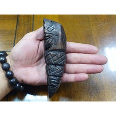 §能量礦石§ 泰國彩虹流鐵護身符 力泥鎳萊原礦NAGA龍刀，能量守護、身心平衡、避邪擋煞，重298g, 1個