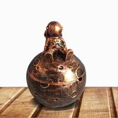 【熱銷Top1-限時下殺】【造型煙灰缸】 火爆 北歐太空人裝飾 煙灰缸 ins創意個性潮流家用客廳辦公室 防飛塵帶蓋, 太空人煙灰缸-古銅色, 1個