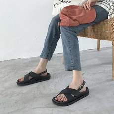 여성 블랙 끈샌들 낮은굽 스포츠 샌들 바캉스 패션 여름 캐주얼 비치 예쁜 여자 일라 발편한