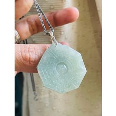 冰藍綠太極八卦翡翠玉墜 精緻銀鍊 護佑平安順遂, 天然A貨玉 冰藍綠太極小八卦翡翠玉墜 老坑藍綠滿底色 色勻色亮好水頭 大小配戴無壓力, 1個
