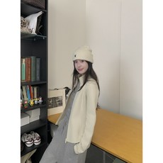 HUESTUDIOS 空氣棉立領正肩風運動外套(四色可選)，輕盈透氣，時尚有型，運動休閒皆宜