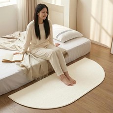 순백색 반원형 카펫