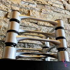 IsoAcoustics Aperta 黑銀 五吋 監聽喇叭支架 一對 鋁製喇叭架 專業音響配件, 銀色