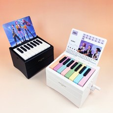 迷你琴鍵日曆，獨特音樂桌面擺飾，輕巧電子琴設計，增添生活樂趣, KPOP黑色手搖燈光小鋼琴, 1個