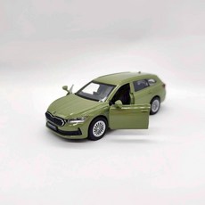 Skoda Superb Combi IV 1:43 模型車 超級鳥 旅行車, 1:43 SKODA 軍綠, 1個