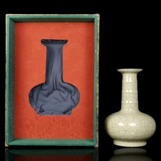 《博古珍藏》宋 哥窯 米黃釉 弦紋盤口瓶 附錦盒 早期收藏 老件花瓶 國際拍賣級文物