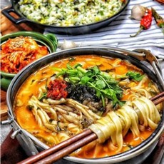 리뷰4만 공항칼국수 47년전통 원조버섯칼국수 김치 볶음밥 재료 포함 2~3인분 밀키트&캠핑요리 [원산지:상세설명에 표시], 2.21kg, 1세트