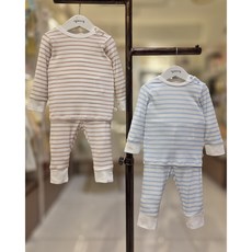 [아가방] 강남점*배앓이 방지 디자인과 무형광 원단의 내의세트 / 신축성이 좋고 부드러운 감촉으로 편안함을 더해줌 / 깔끔한 스트라이프 패턴