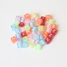 브롤리 알파벳 사각형 투명 비드 단일 문자 DIY 보석 액세서리 우정 팔찌 목걸이 재료, 6x6mm 사각 편지 구슬 50pcs / pack 구멍, 알파벳 N